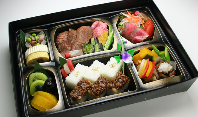 飛騨牛弁当　彩（いろどり）　